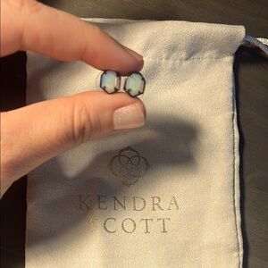 EUC Kendra Scott Logan gunmetal opalite stud earrings